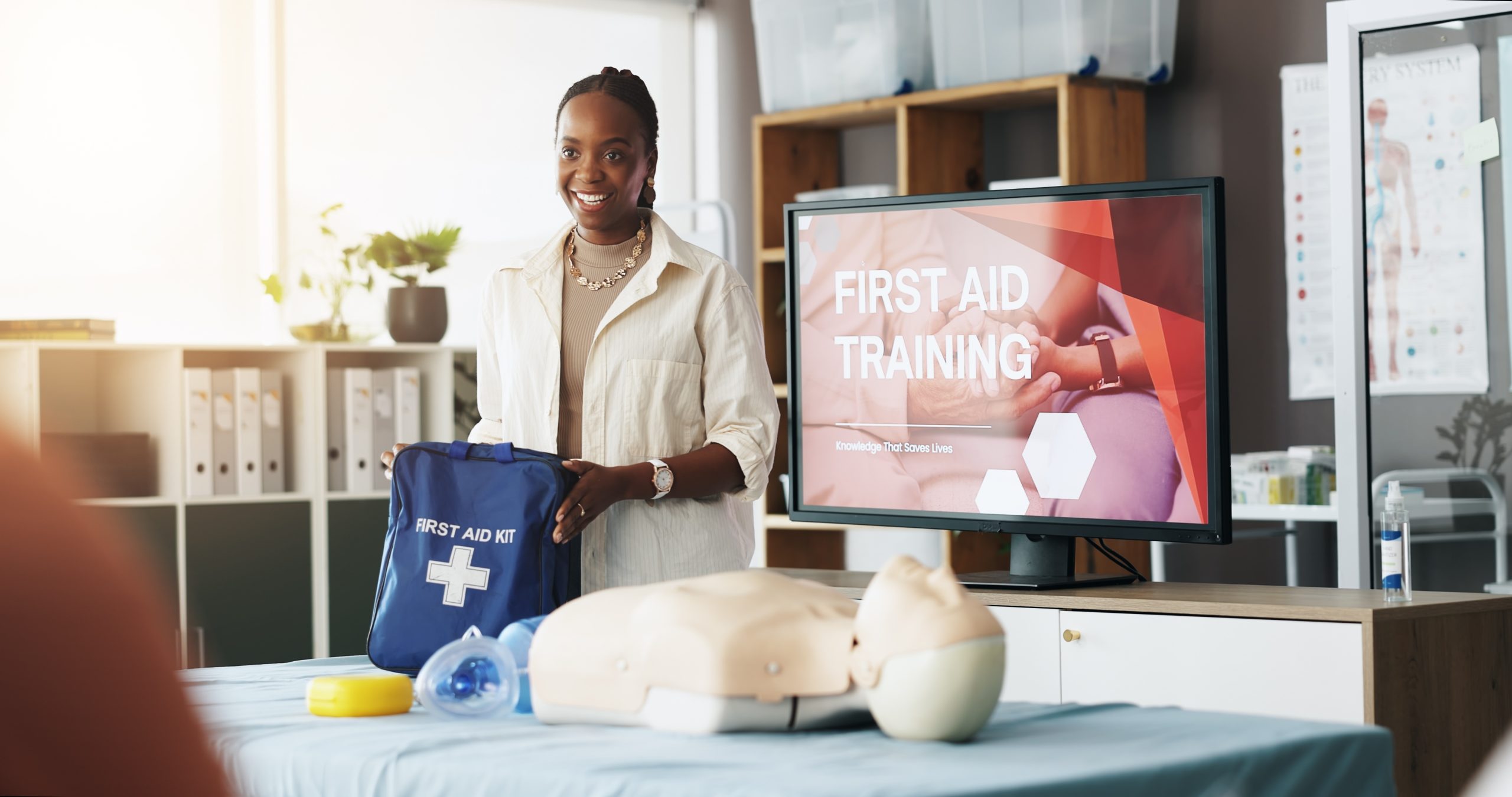 Black,Woman,,Teaching,And,Bag,For,First,Aid,Course,Of